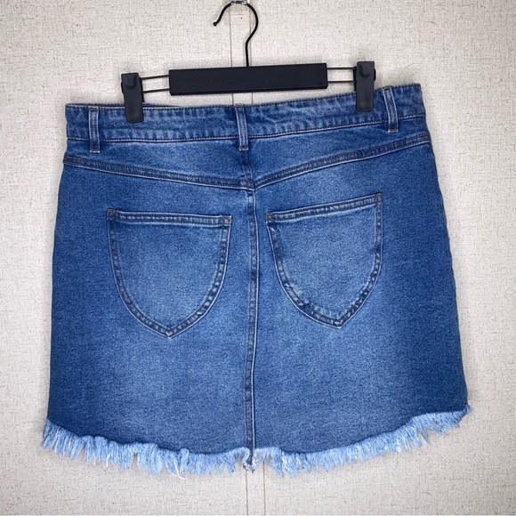 SOLD✨NWT Versona Size 14 Denim Mini Skirt with Raw Fringe Hem - Picture 2 of 7